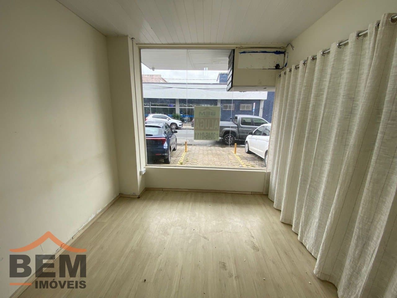 Sala Comercial para Locação com 10m² no bairro Centro, em Itajaí