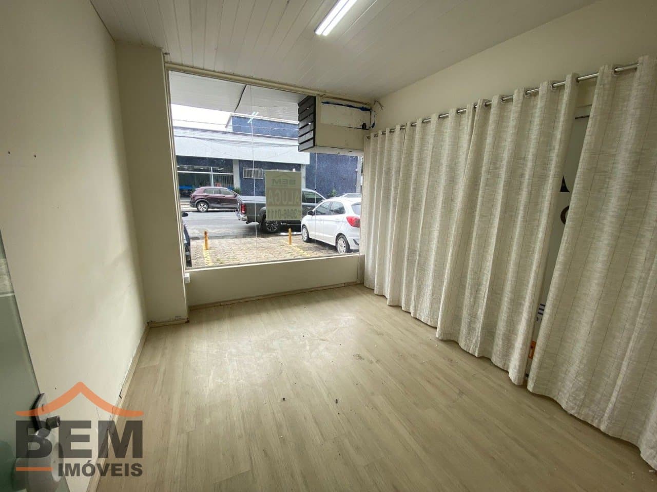 Sala Comercial para Locação com 10m² no bairro Centro, em Itajaí