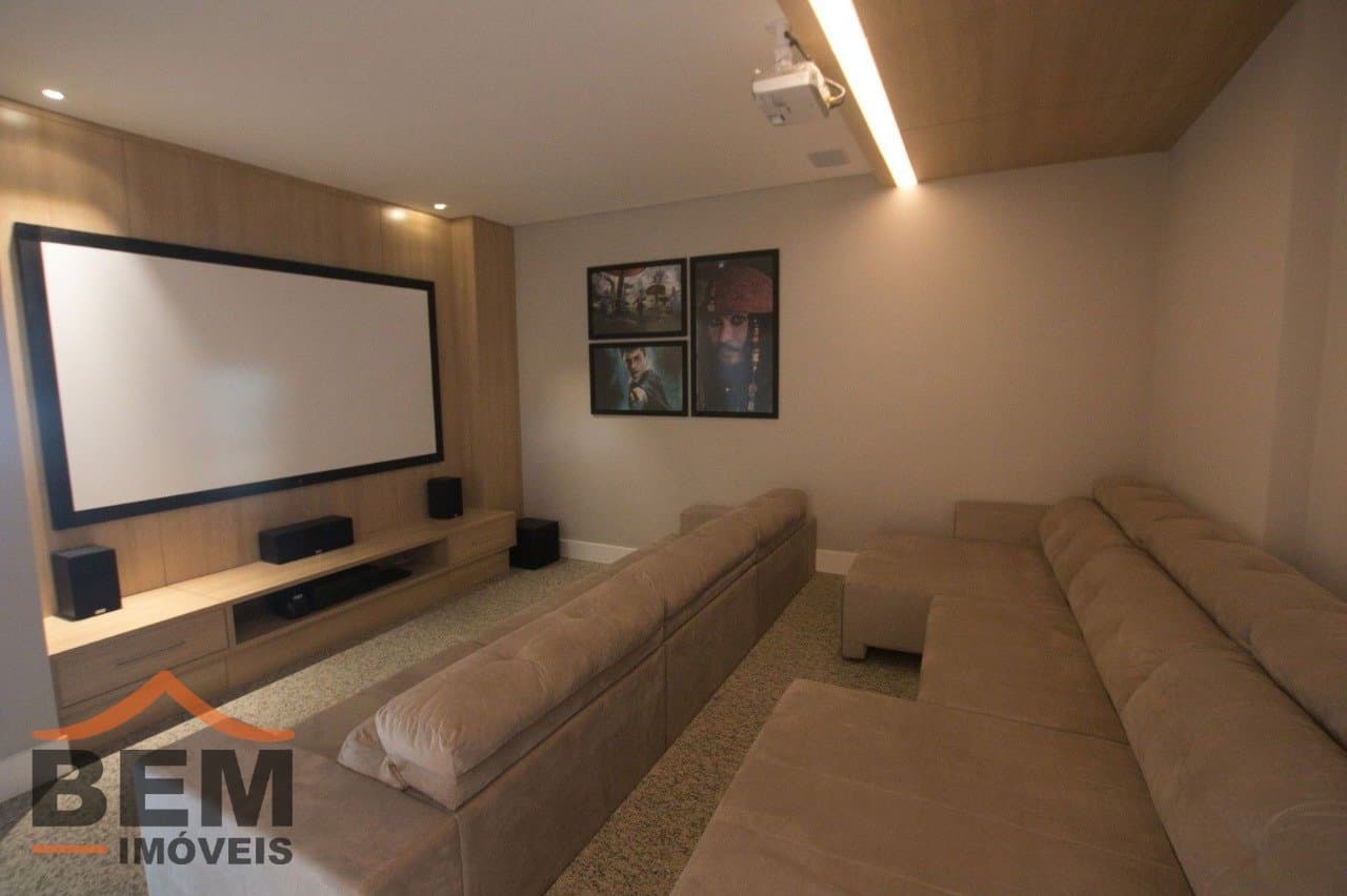 Apartamento para Locação com 2 quartos e 128m² no bairro Centro, em Balneário Camboriú: 30- SALA DE CINEMA 