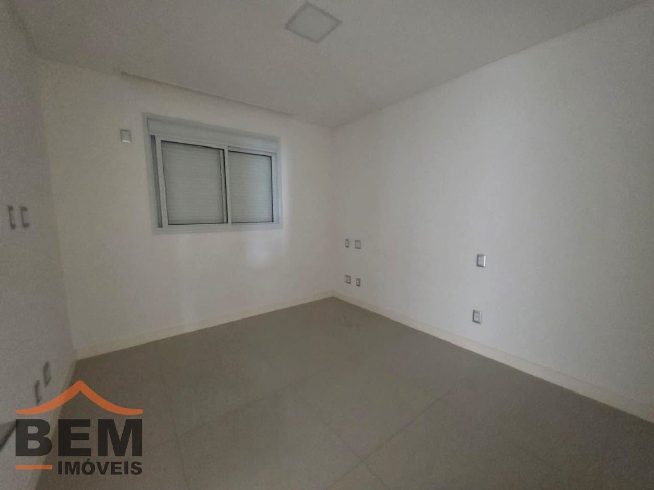 Apartamento para Locação com 2 quartos e 128m² no bairro Centro, em Balneário Camboriú: 19- DORMITÓRIO SUÍTE 02