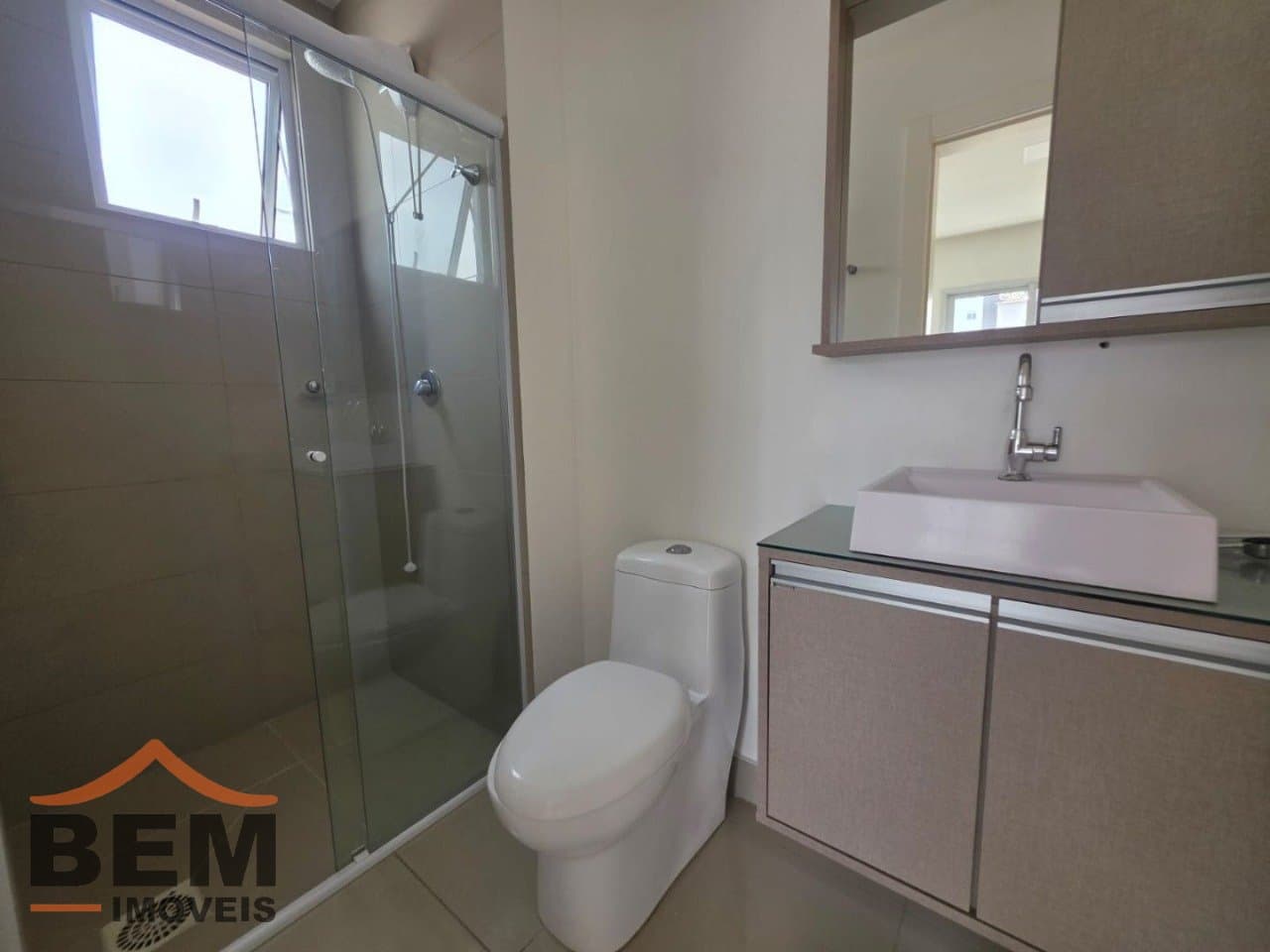 Apartamento para Locação com 2 quartos e 128m² no bairro Centro, em Balneário Camboriú: 18- BANHEIRO SUÍTE 01