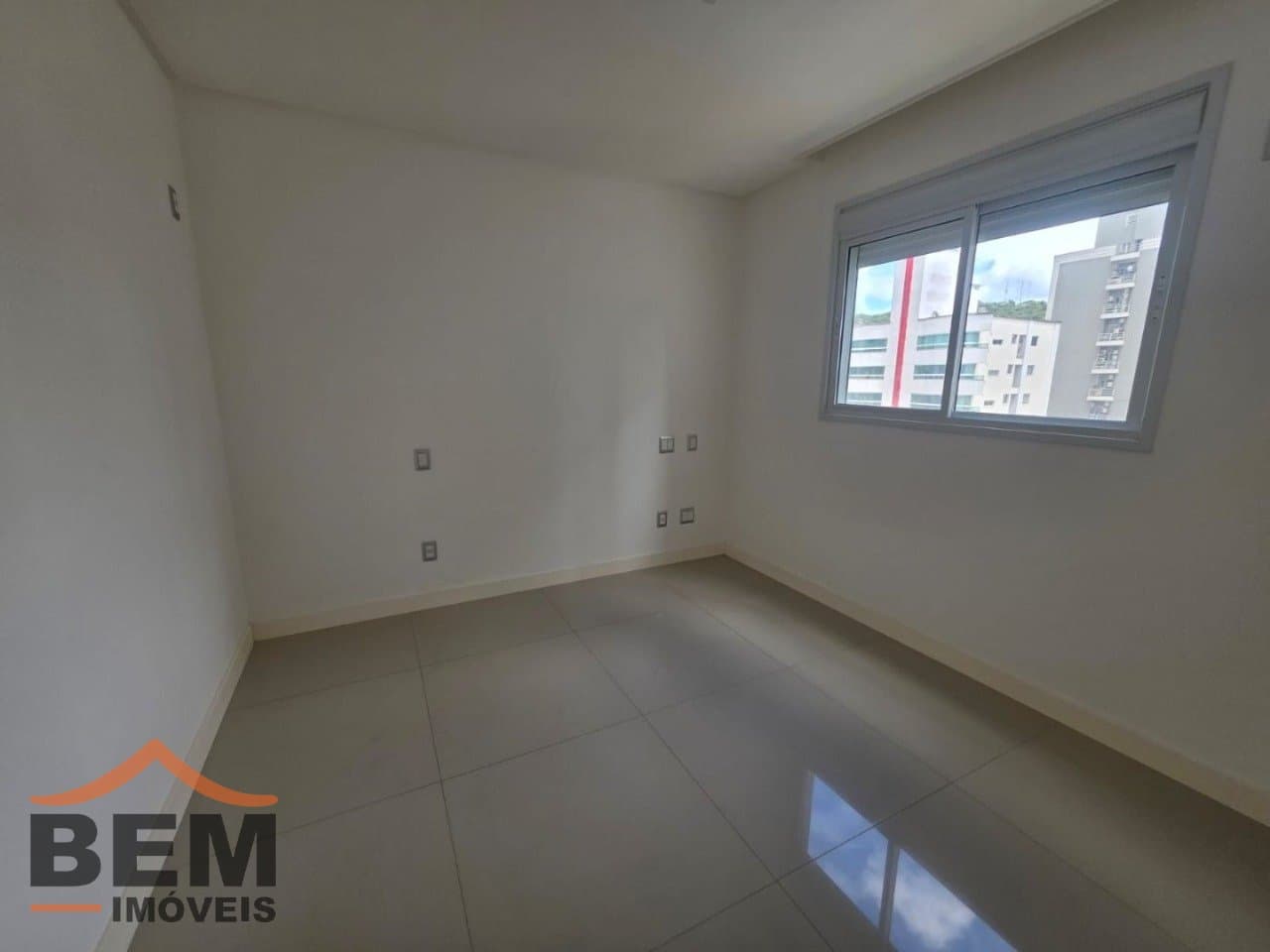 Apartamento para Locação com 2 quartos e 128m² no bairro Centro, em Balneário Camboriú: 20- DORMITÓRIO SUÍTE 02
