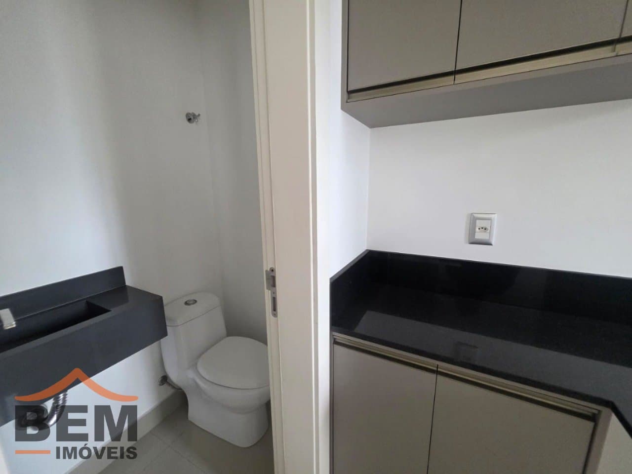 Apartamento para Locação com 2 quartos e 128m² no bairro Centro, em Balneário Camboriú: 14- LAVABO