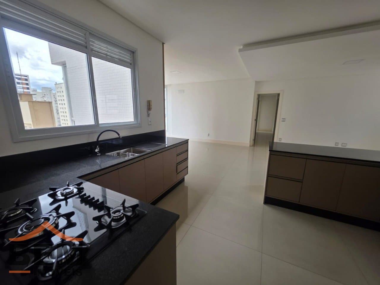 Apartamento para Locação com 2 quartos e 128m² no bairro Centro, em Balneário Camboriú: 13- COZINHA 