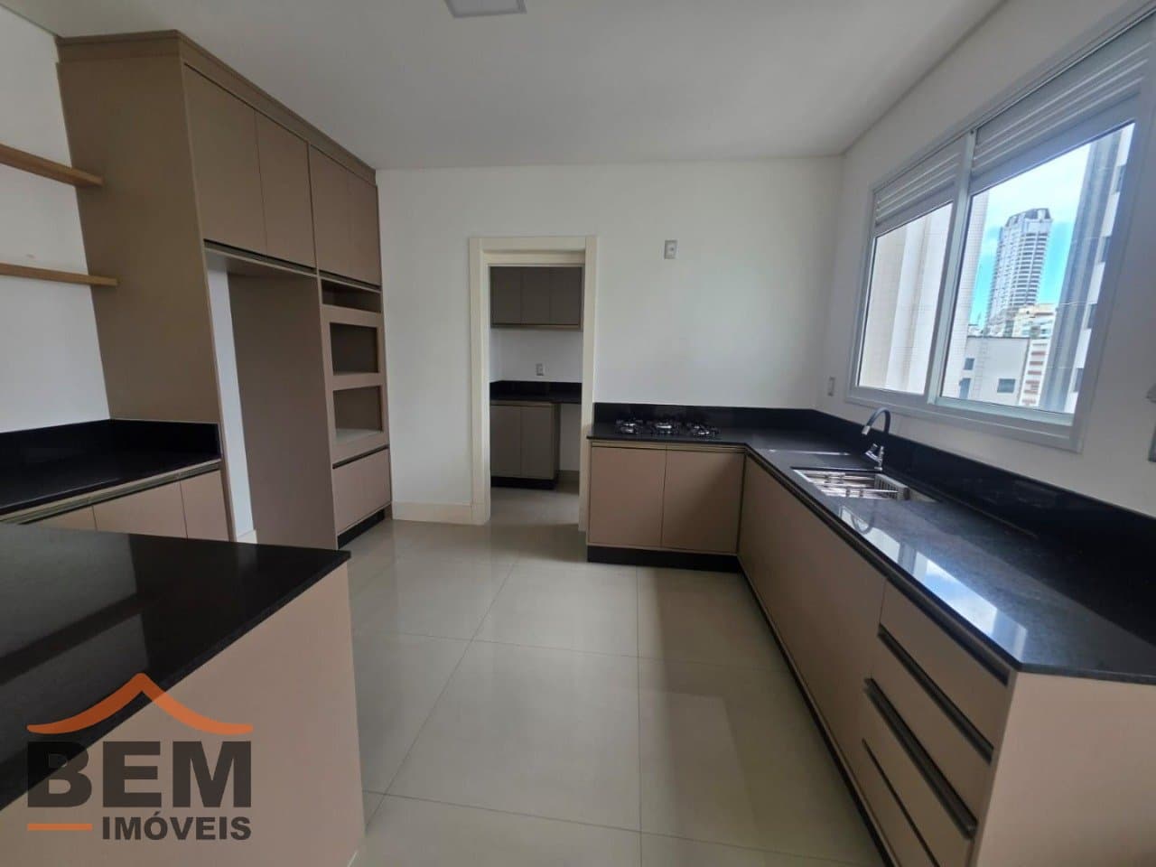 Apartamento para Locação com 2 quartos e 128m² no bairro Centro, em Balneário Camboriú: 11- COZINHA 