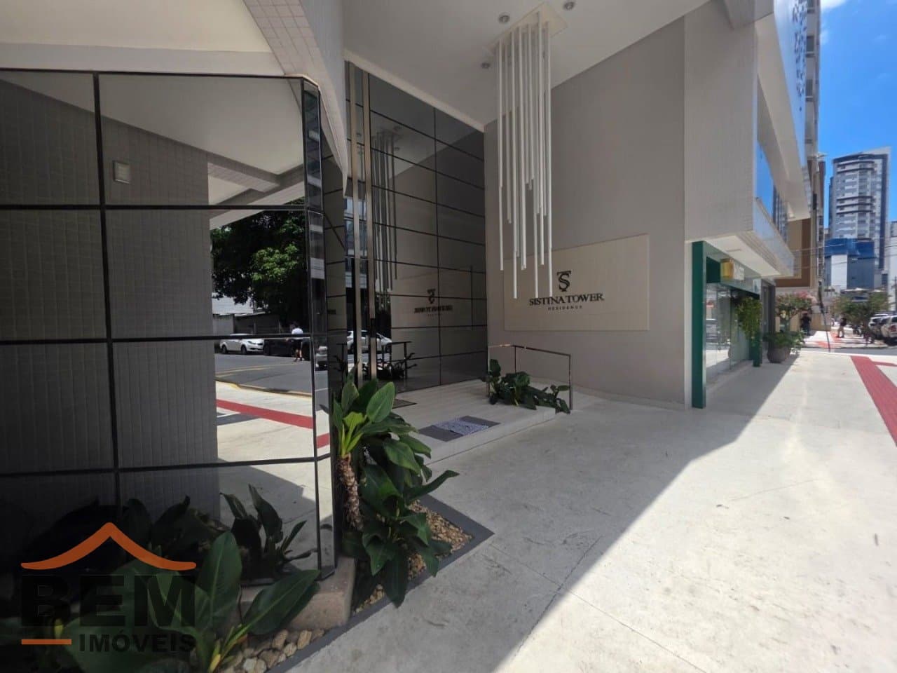 Apartamento para Locação com 2 quartos e 128m² no bairro Centro, em Balneário Camboriú: 02- FACHADA 