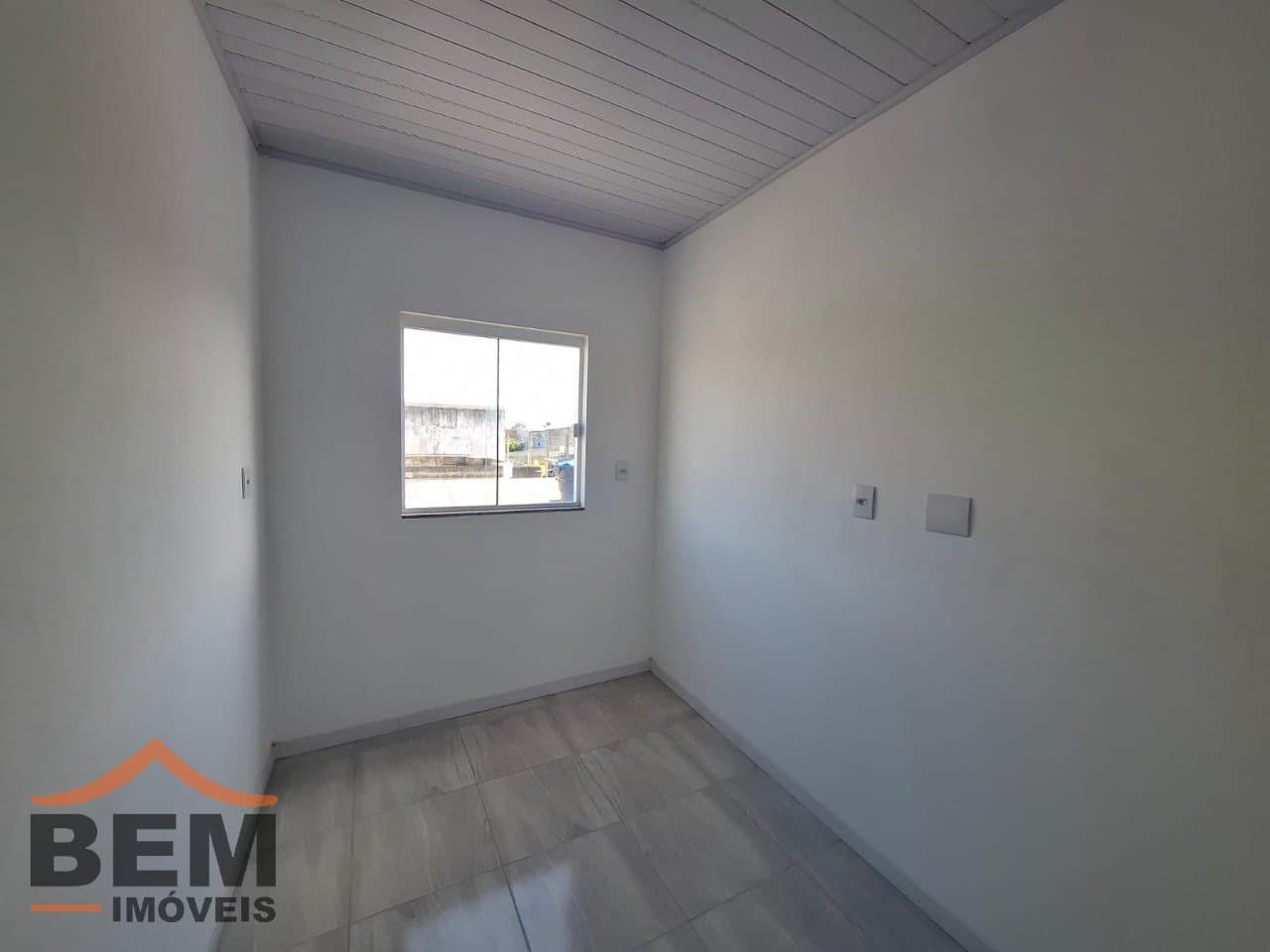Apartamento para Locação com 2 quartos e 30m² no bairro Santa Regina, em Itajaí