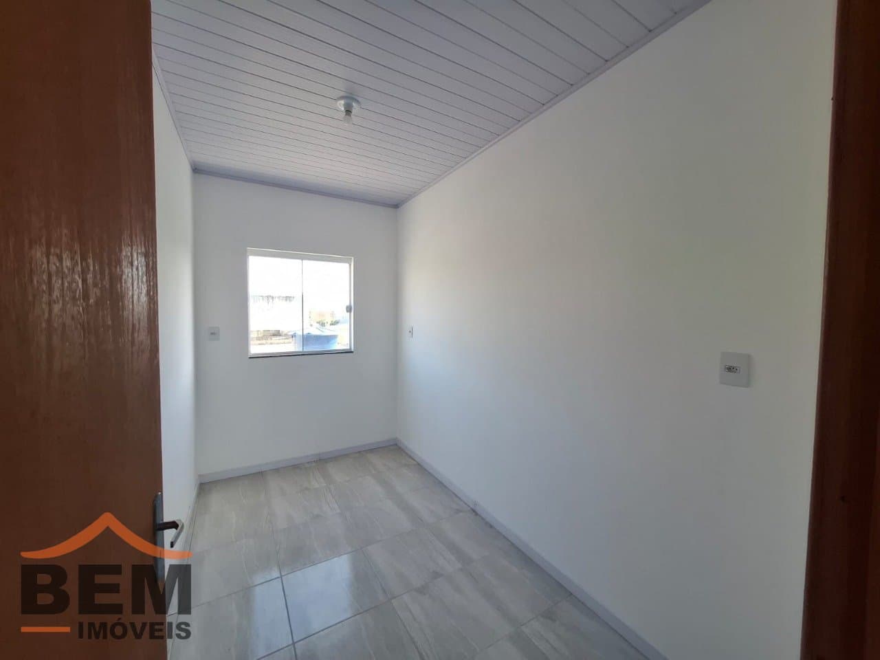 Apartamento para Locação com 2 quartos e 30m² no bairro Santa Regina, em Itajaí