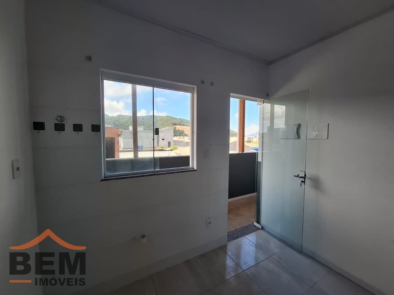 Apartamento para Locação com 2 quartos e 30m² no bairro Santa Regina, em Itajaí