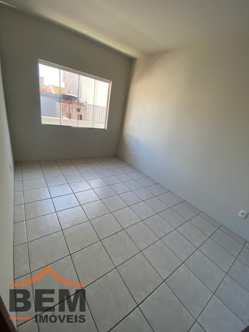Casa com 4 quartos e 245m² no bairro São Judas, em Itajaí
