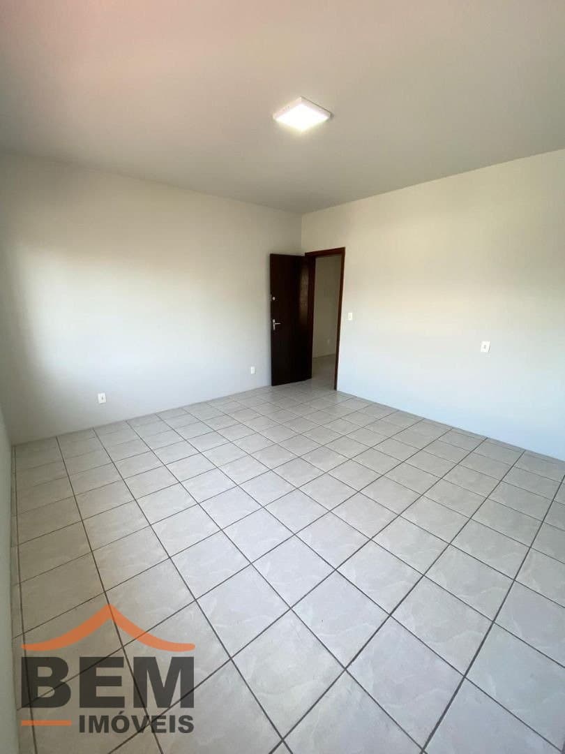 Casa com 4 quartos e 245m² no bairro São Judas, em Itajaí