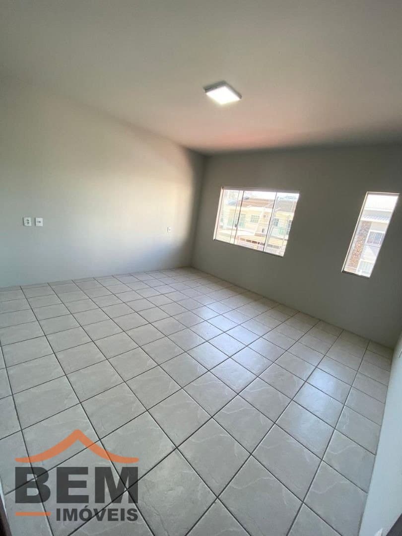 Casa com 4 quartos e 245m² no bairro São Judas, em Itajaí