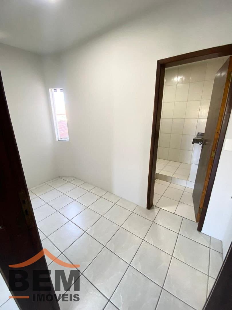 Casa com 4 quartos e 245m² no bairro São Judas, em Itajaí