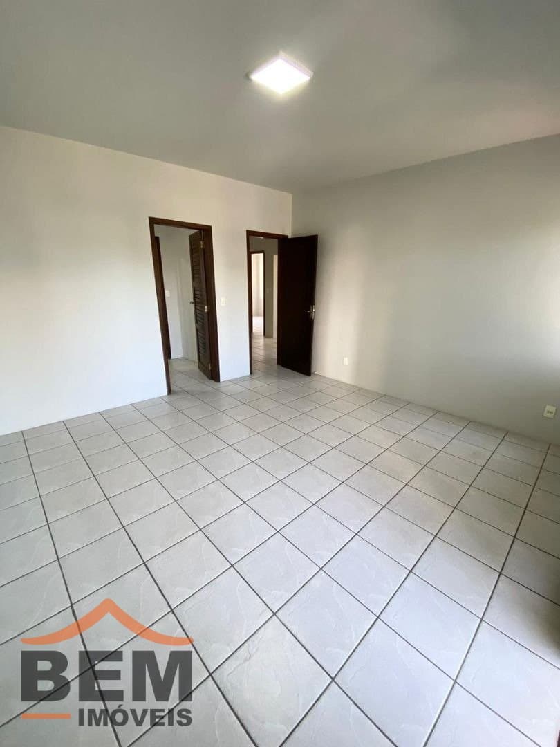 Casa com 4 quartos e 245m² no bairro São Judas, em Itajaí