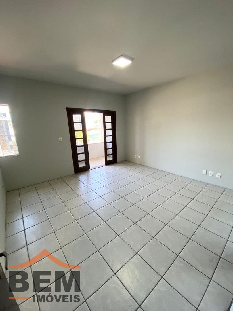 Casa com 4 quartos e 245m² no bairro São Judas, em Itajaí
