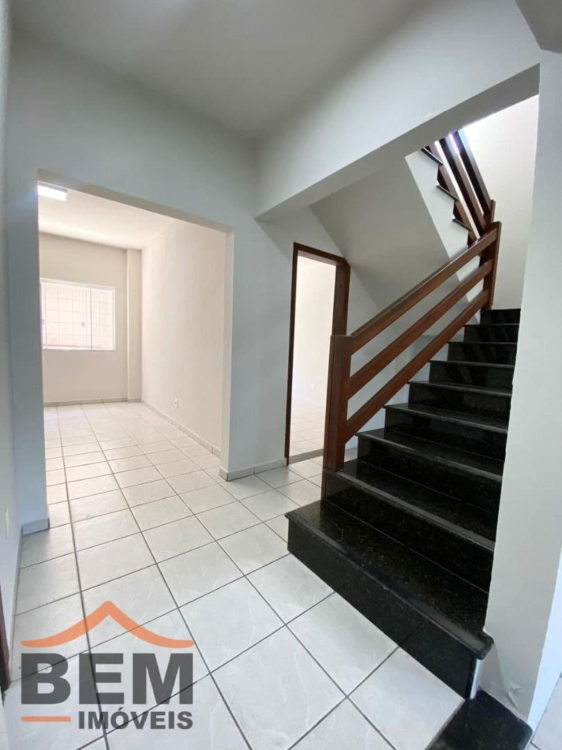 Casa com 4 quartos e 245m² no bairro São Judas, em Itajaí