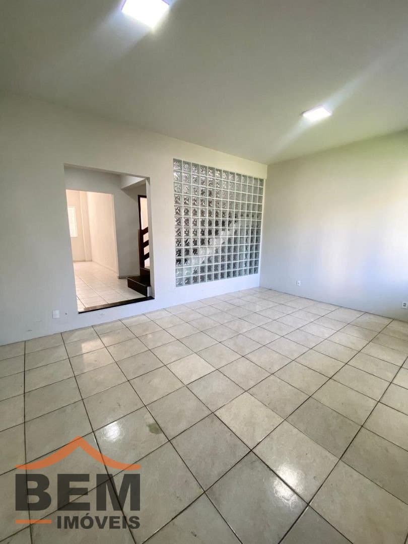 Casa com 4 quartos e 245m² no bairro São Judas, em Itajaí