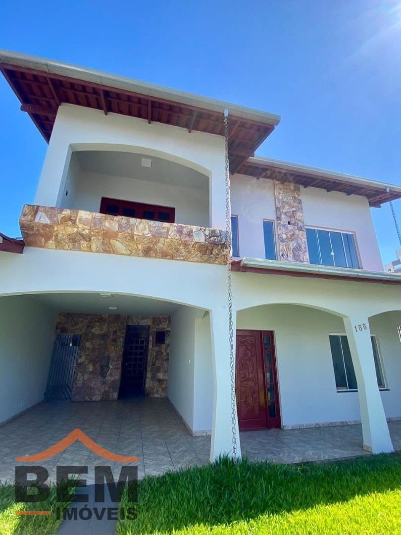 Casa com 4 quartos e 245m² no bairro São Judas, em Itajaí
