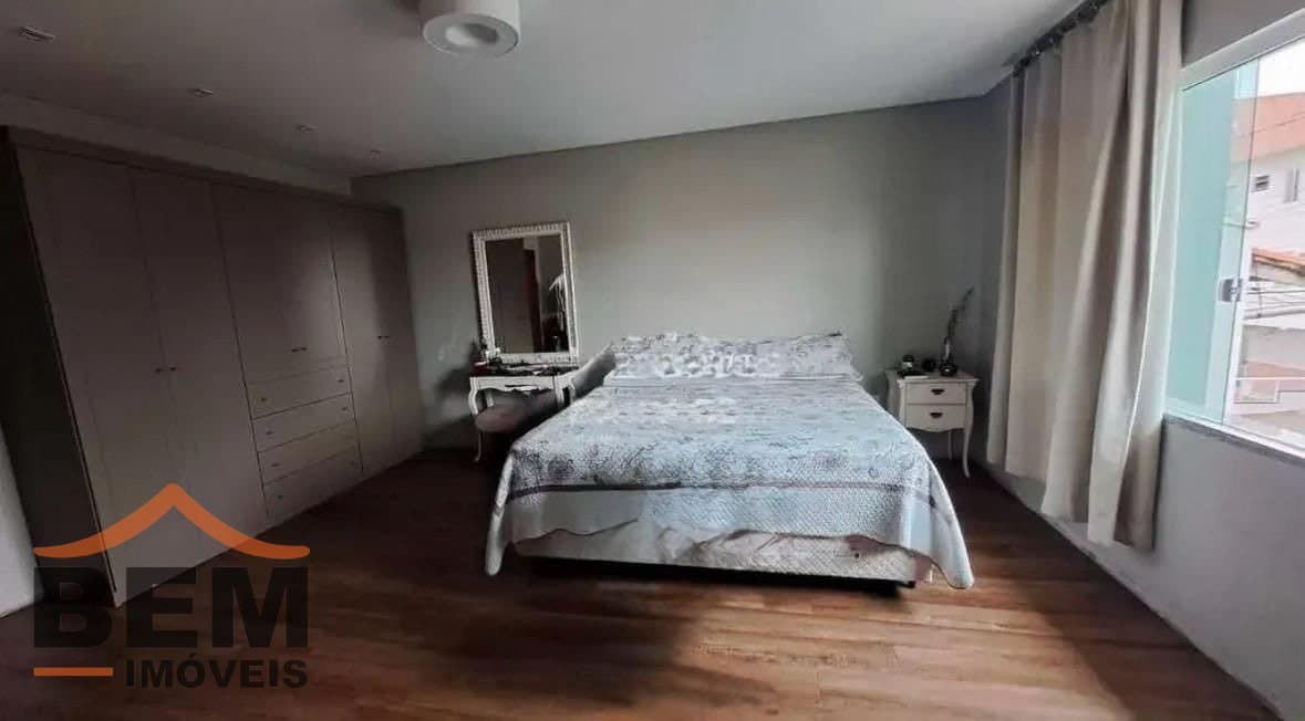 Casa para Venda com 4 quartos e 240m² no bairro São João, em Itajaí