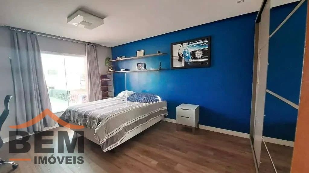 Casa para Venda com 4 quartos e 240m² no bairro São João, em Itajaí