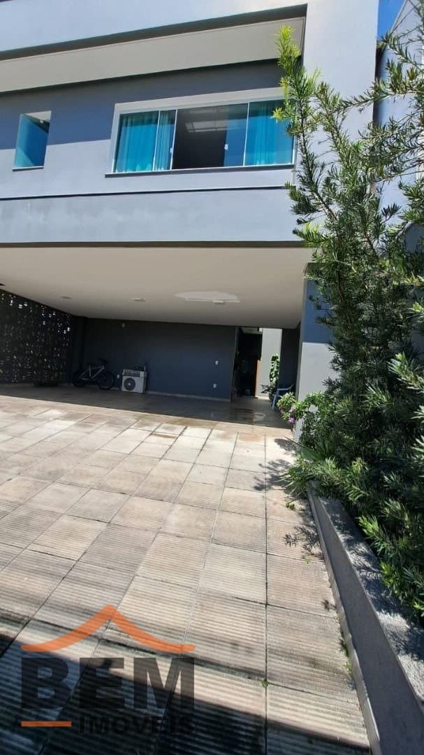 Casa para Venda com 4 quartos e 240m² no bairro São João, em Itajaí