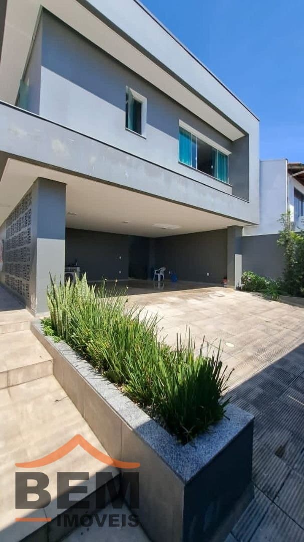 Casa para Venda com 4 quartos e 240m² no bairro São João, em Itajaí