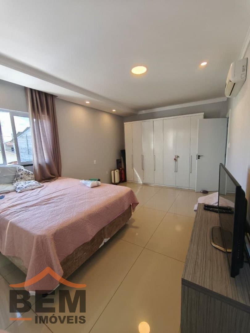 Casa para Venda com 3 quartos e 346m² no bairro São João, em Itajaí