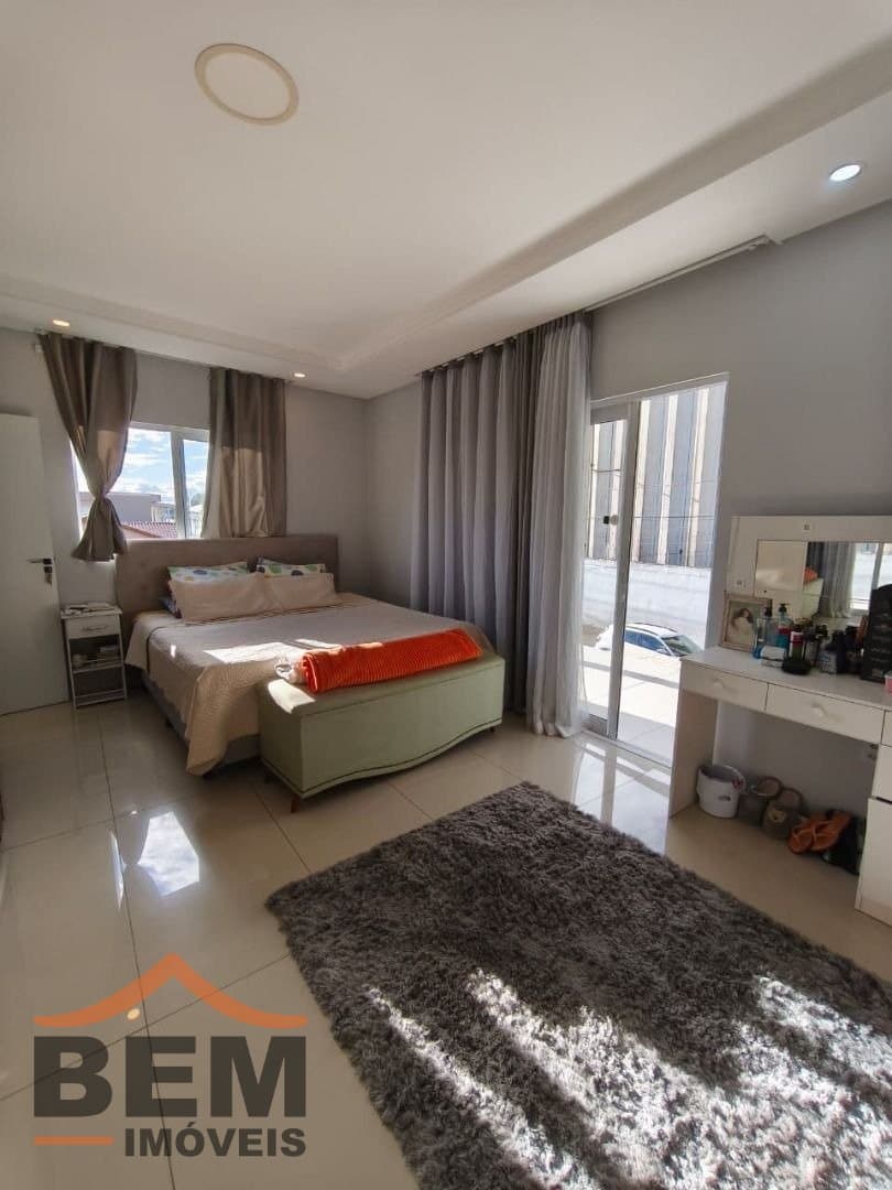 Casa para Venda com 3 quartos e 346m² no bairro São João, em Itajaí