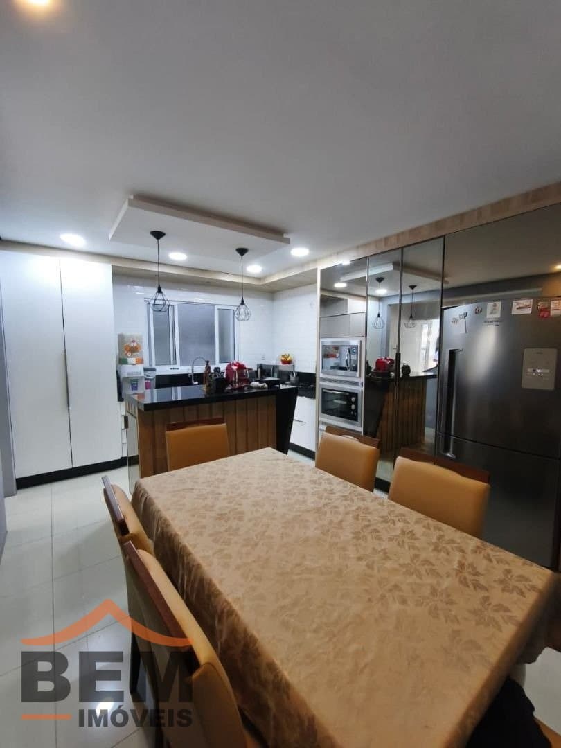 Casa para Venda com 3 quartos e 346m² no bairro São João, em Itajaí