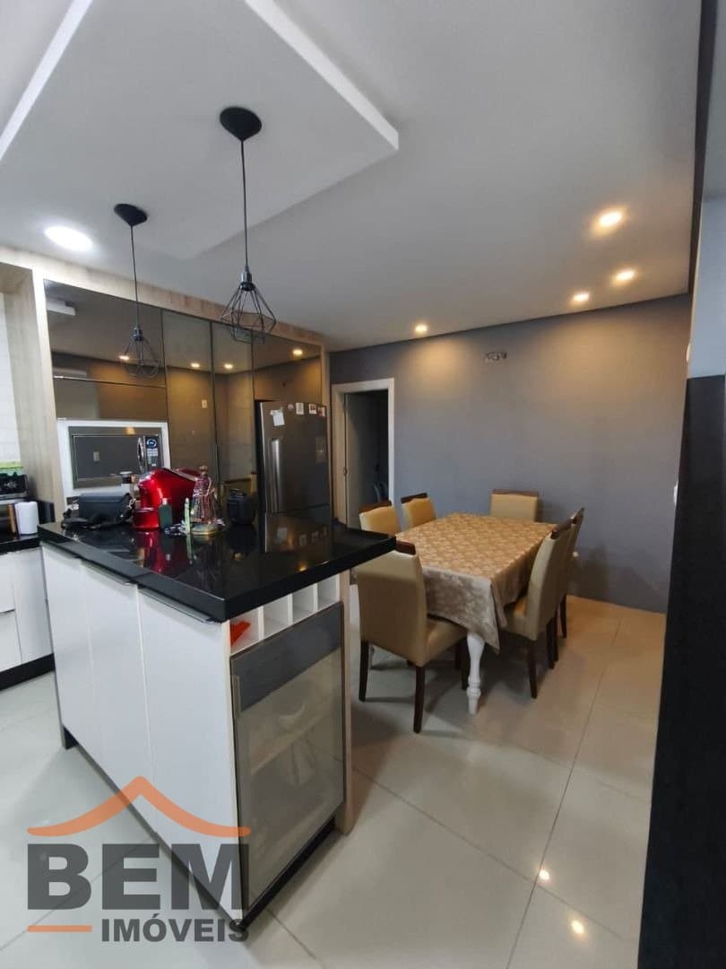 Casa para Venda com 3 quartos e 346m² no bairro São João, em Itajaí