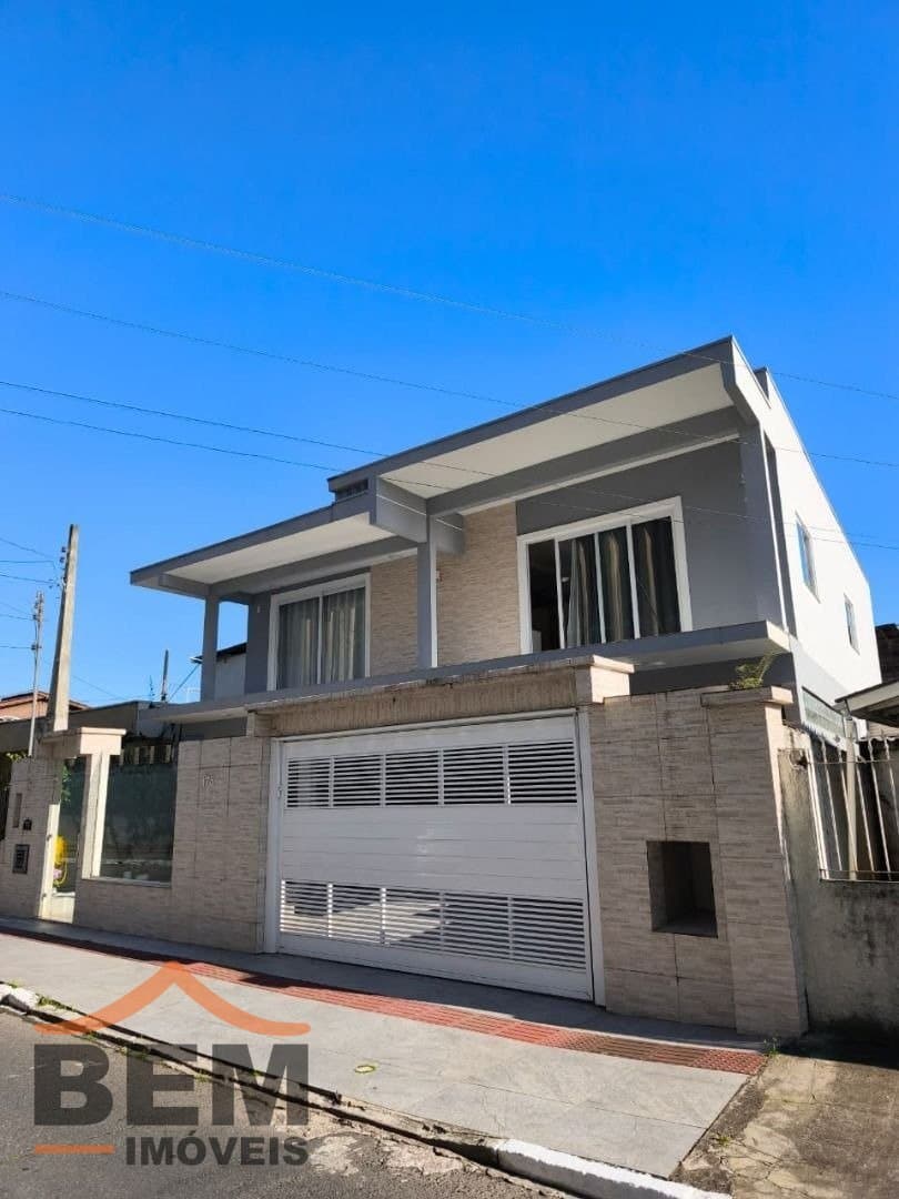 Casa para Venda com 3 quartos e 346m² no bairro São João, em Itajaí