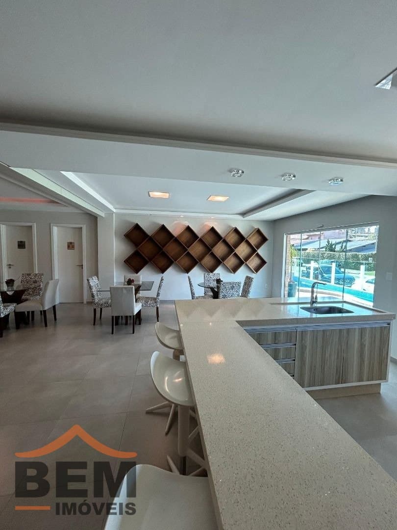 Apartamento para Venda com 3 quartos e 149m² no bairro Cabeçudas, em Itajaí