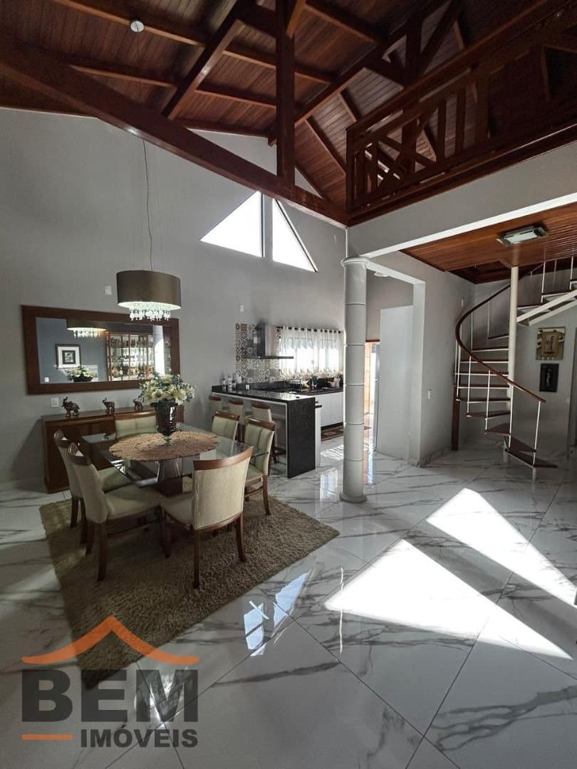 Casa para Venda com 3 quartos e 178m² no bairro Ressacada, em Itajaí
