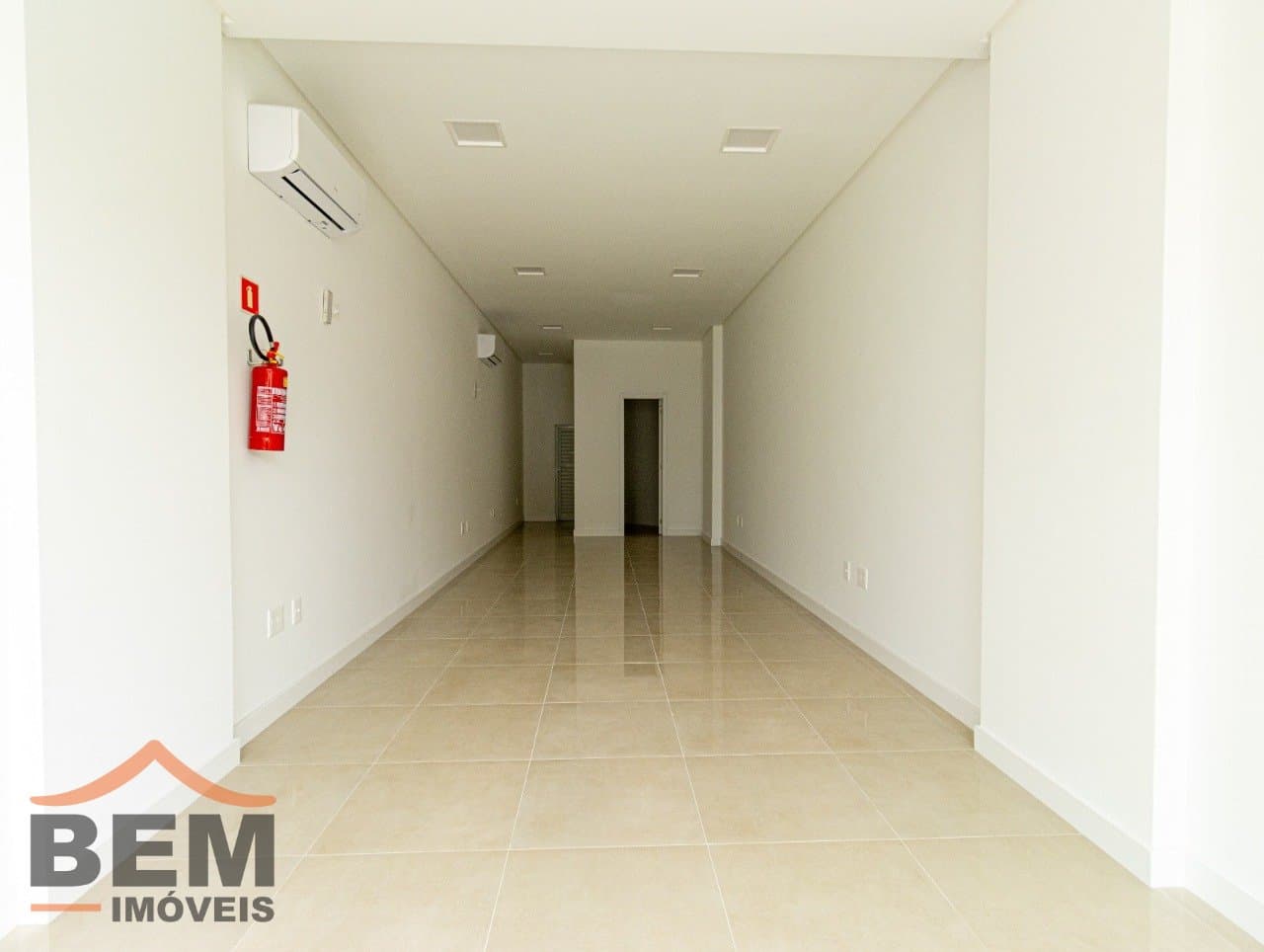 Sala Comercial para Locação com 47m² no bairro Nações, em Balneário Camboriú: 03- SALA COMERCIAL 