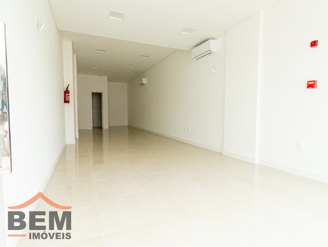 Sala Comercial para Locação com 47m² no bairro Nações, em Balneário Camboriú: 02- SALA COMERCIAL 