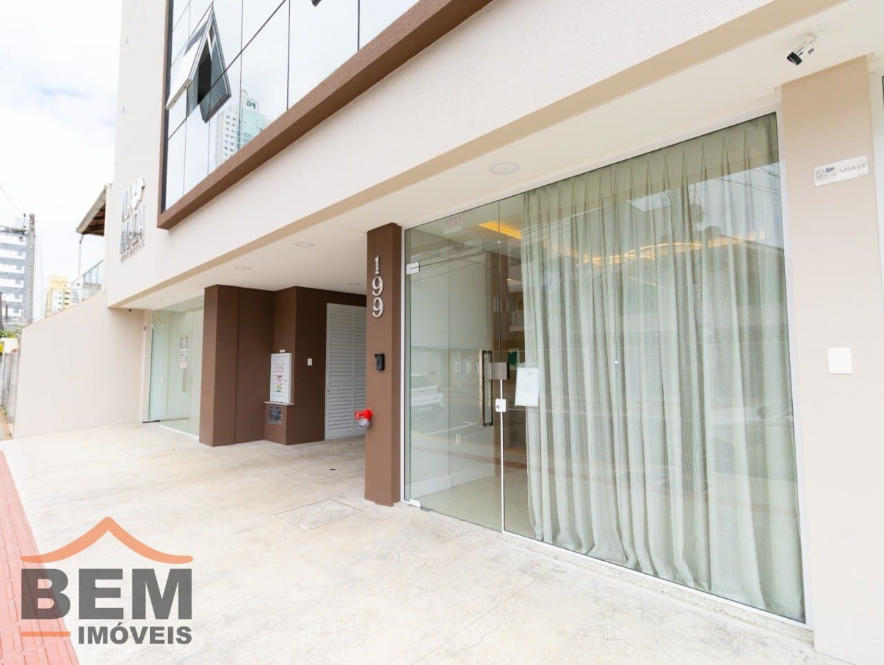 Sala Comercial para Locação com 47m² no bairro Nações, em Balneário Camboriú: 01- FACHADA 