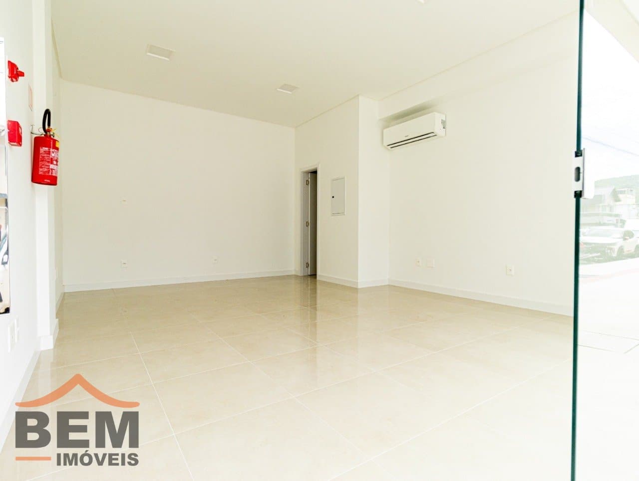 Sala Comercial para Locação com 63m² no bairro Nações, em Balneário Camboriú: 04- SALA COMERCIAL 
