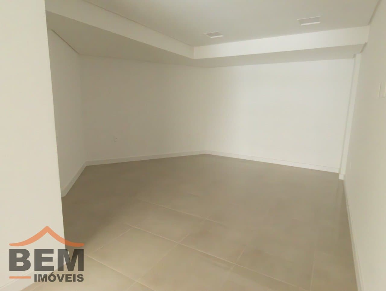 Sala Comercial para Locação com 58m² no bairro Nações, em Balneário Camboriú: 02- SALA COMERCIAL 
