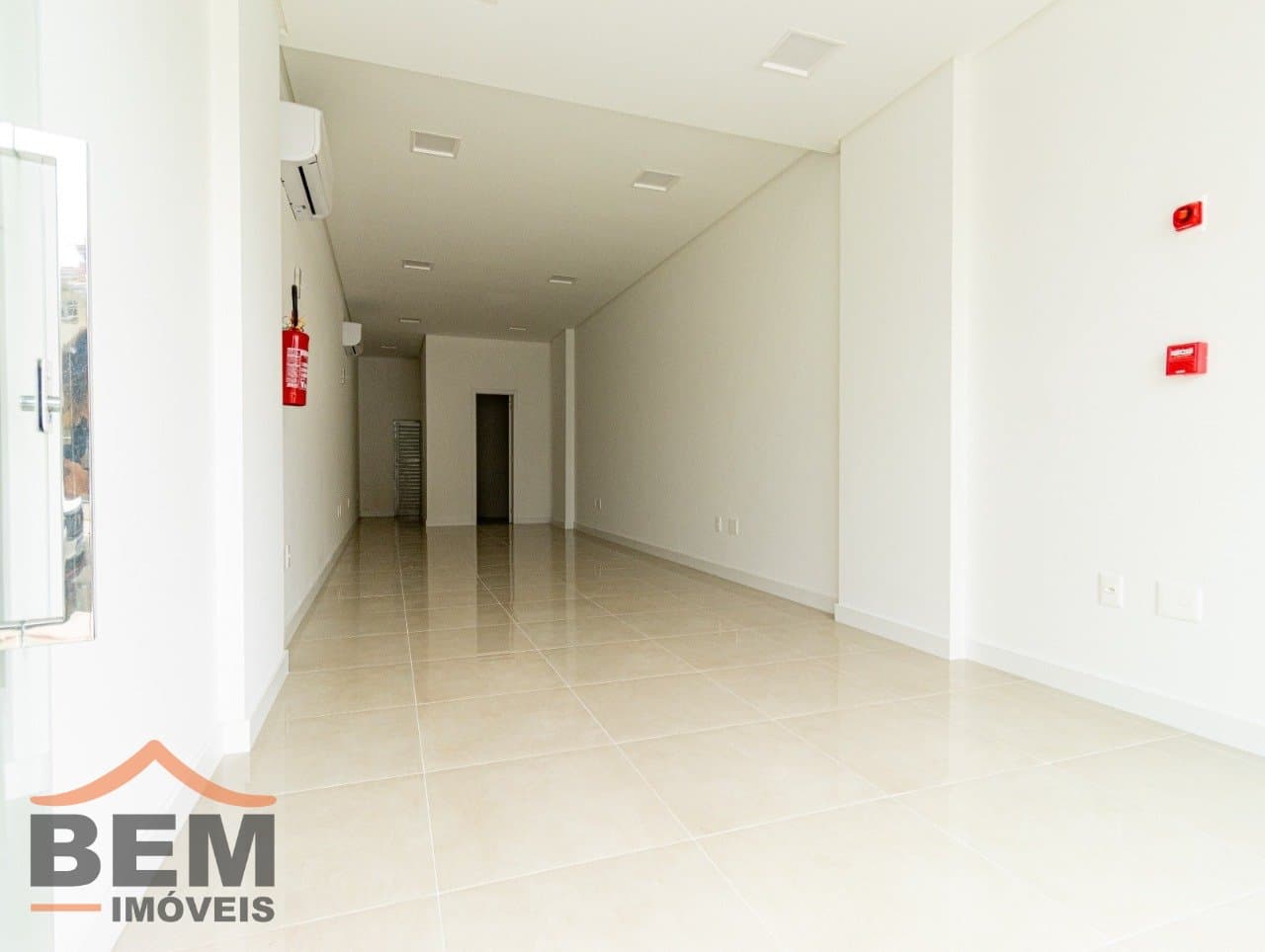 Sala Comercial para Locação com 58m² no bairro Nações, em Balneário Camboriú: 03- SALA COMERCIAL 