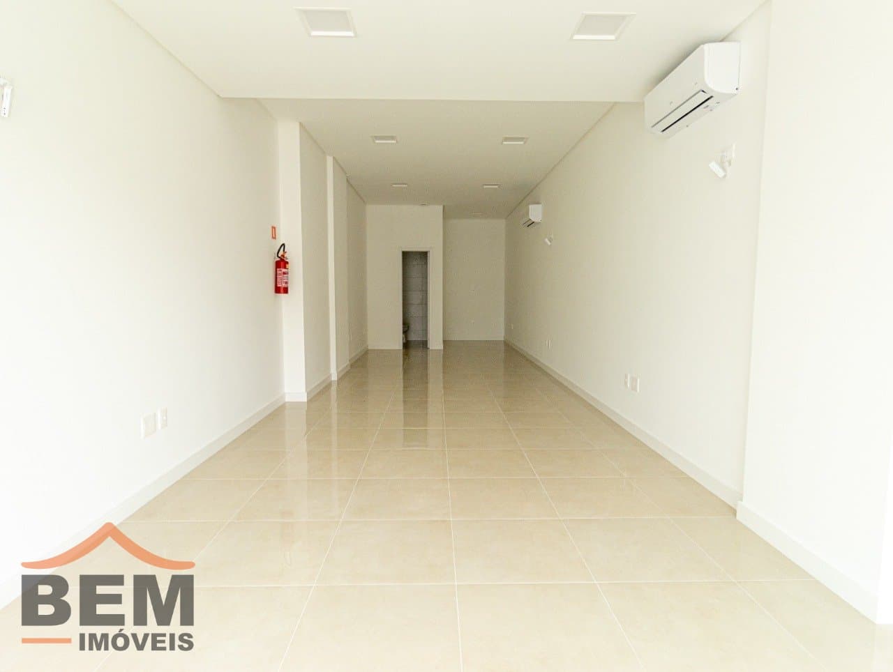 Sala Comercial para Locação com 58m² no bairro Nações, em Balneário Camboriú: 05- SALA COMERCIAL 