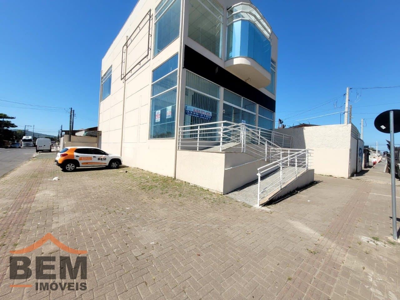 Sala Comercial para Locação com 450m² no bairro Cordeiros, em Itajaí