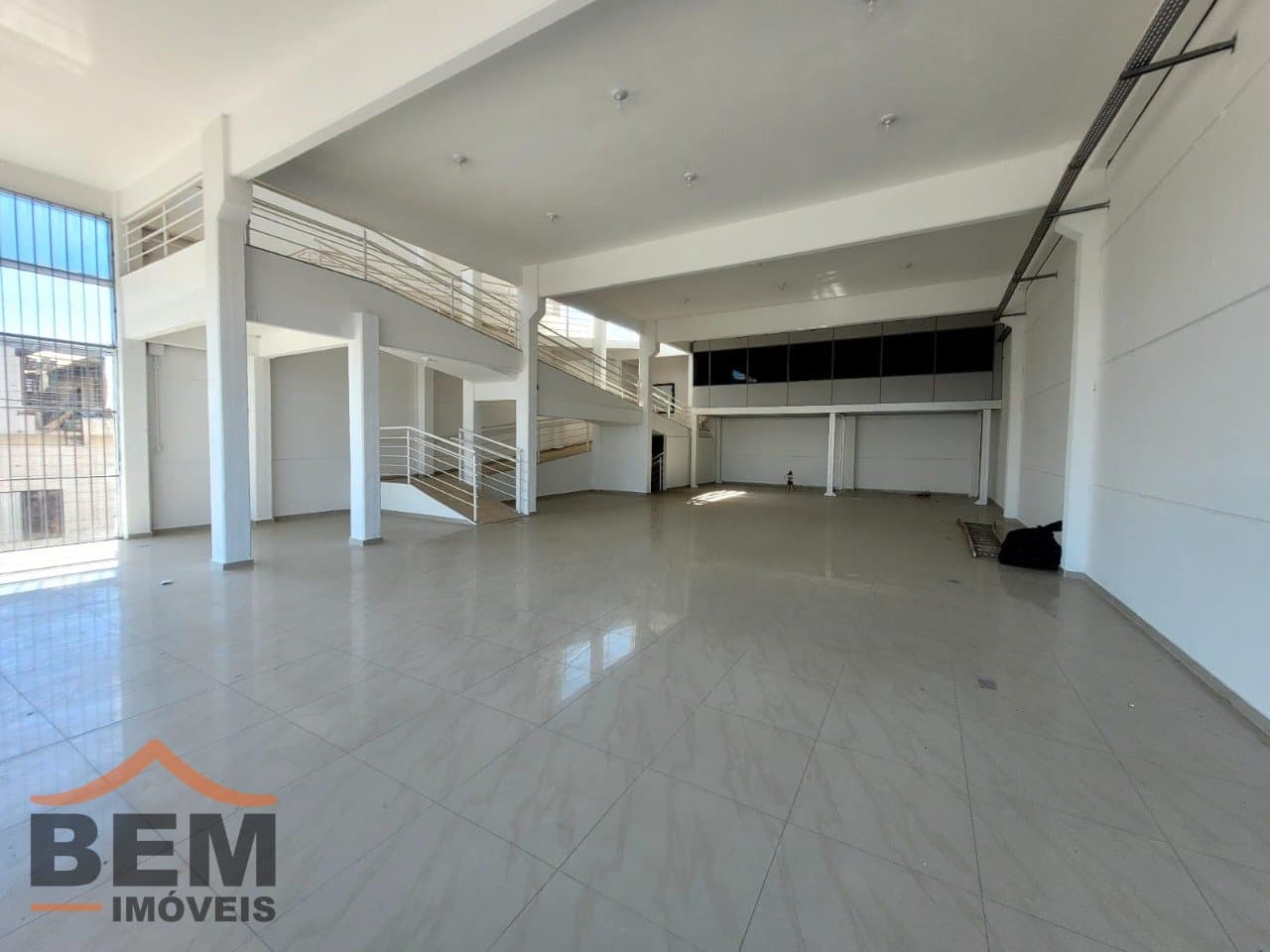 Sala Comercial para Locação com 450m² no bairro Cordeiros, em Itajaí
