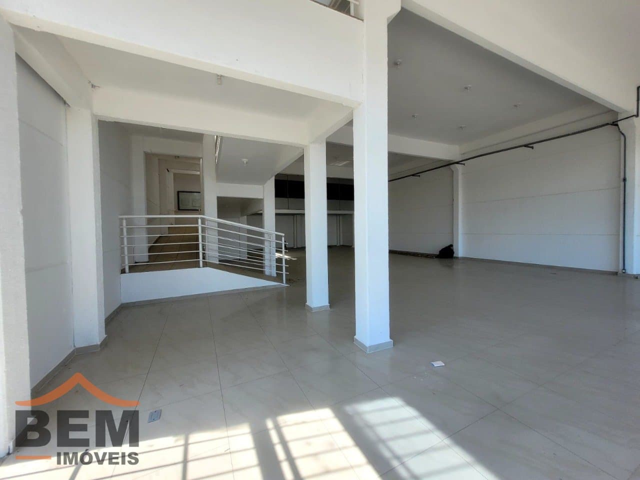 Sala Comercial para Locação com 450m² no bairro Cordeiros, em Itajaí