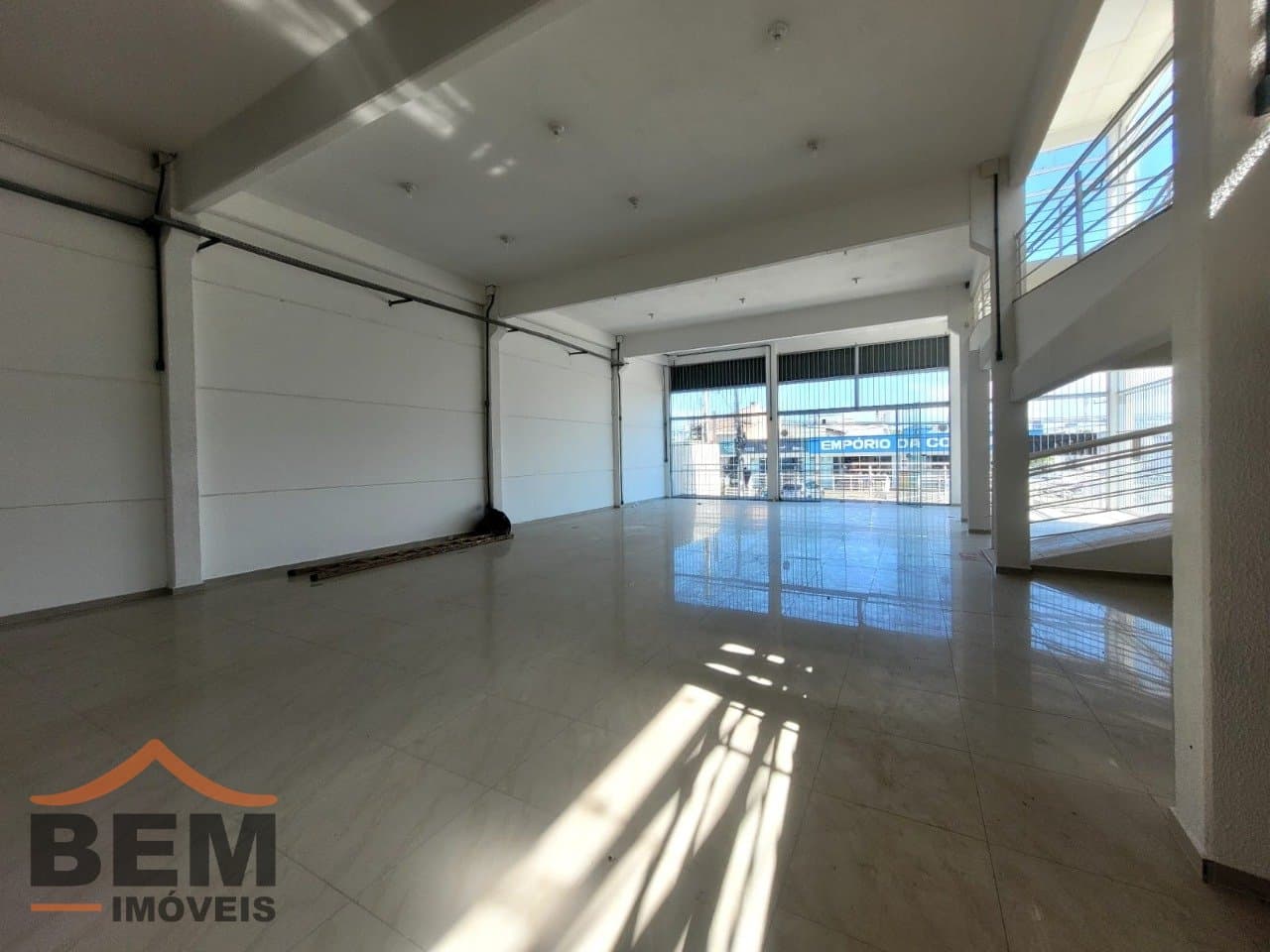 Sala Comercial para Locação com 450m² no bairro Cordeiros, em Itajaí