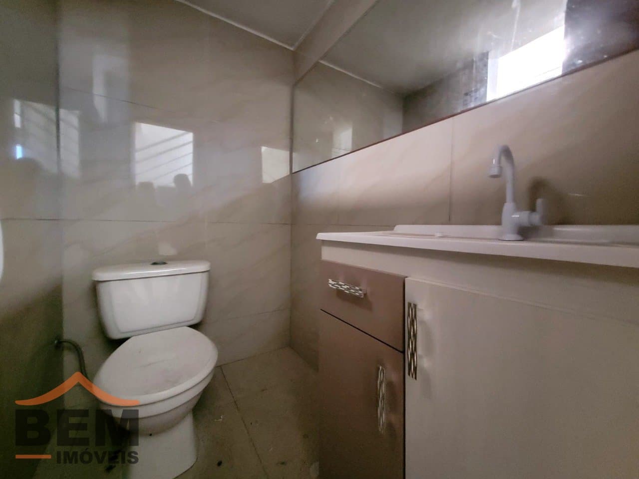 Sala Comercial para Locação com 450m² no bairro Cordeiros, em Itajaí