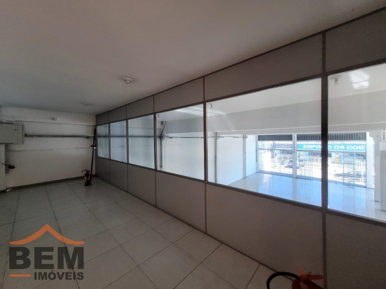 Sala Comercial para Locação com 450m² no bairro Cordeiros, em Itajaí