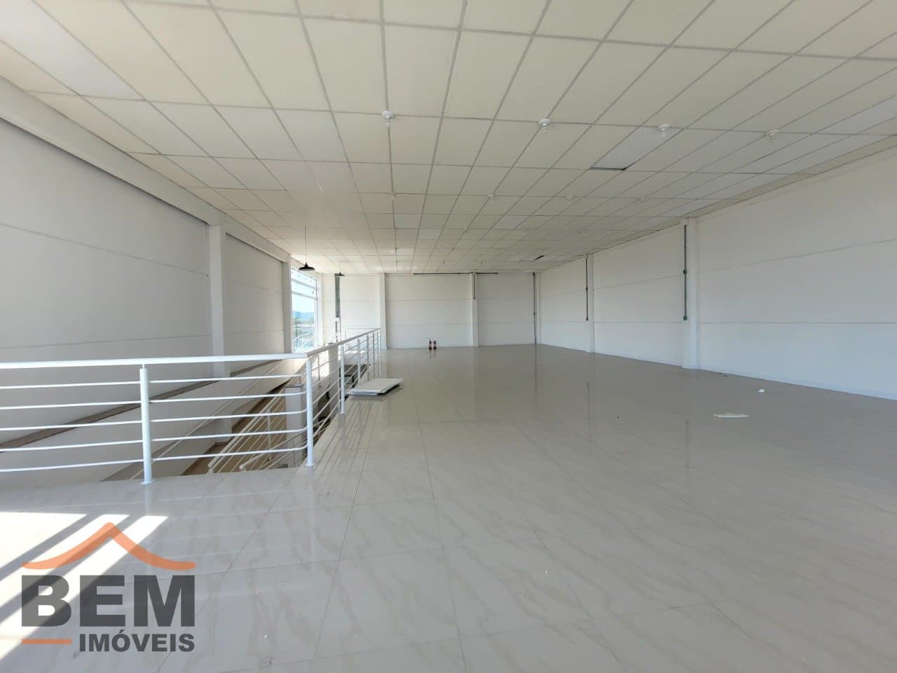 Sala Comercial para Locação com 450m² no bairro Cordeiros, em Itajaí
