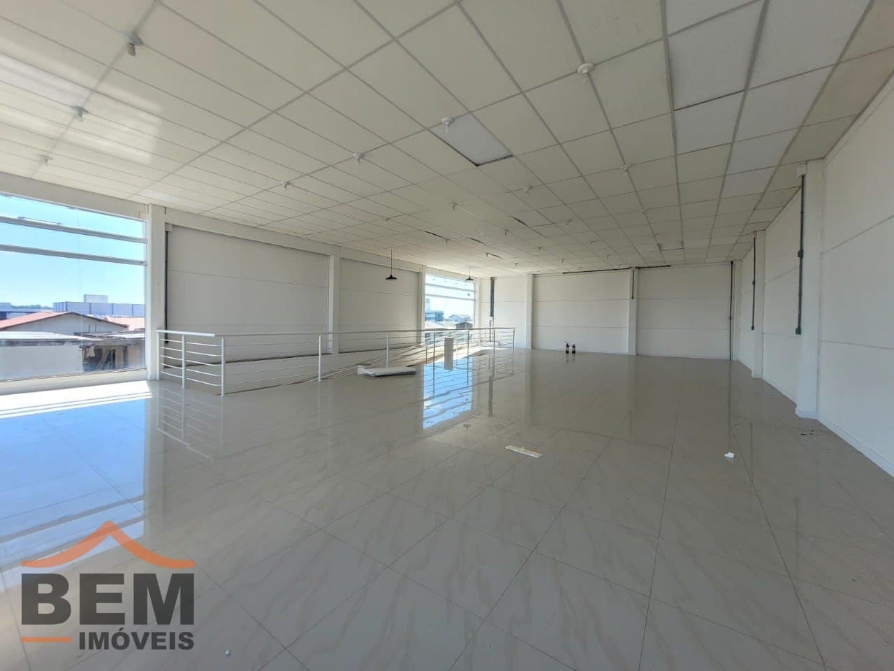 Sala Comercial para Locação com 450m² no bairro Cordeiros, em Itajaí