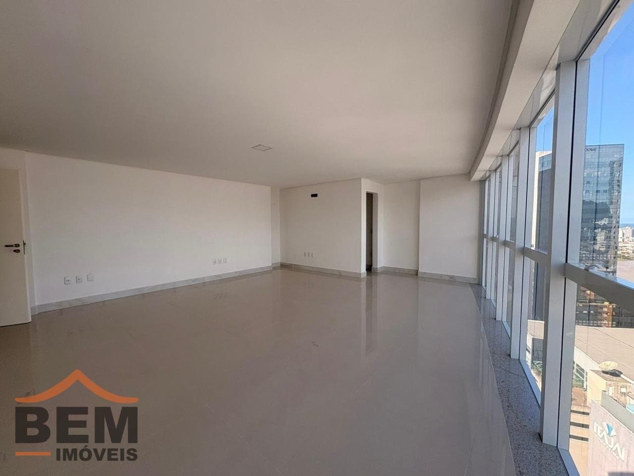 Sala Comercial para Locação com 46m² no bairro Centro, em Itajaí