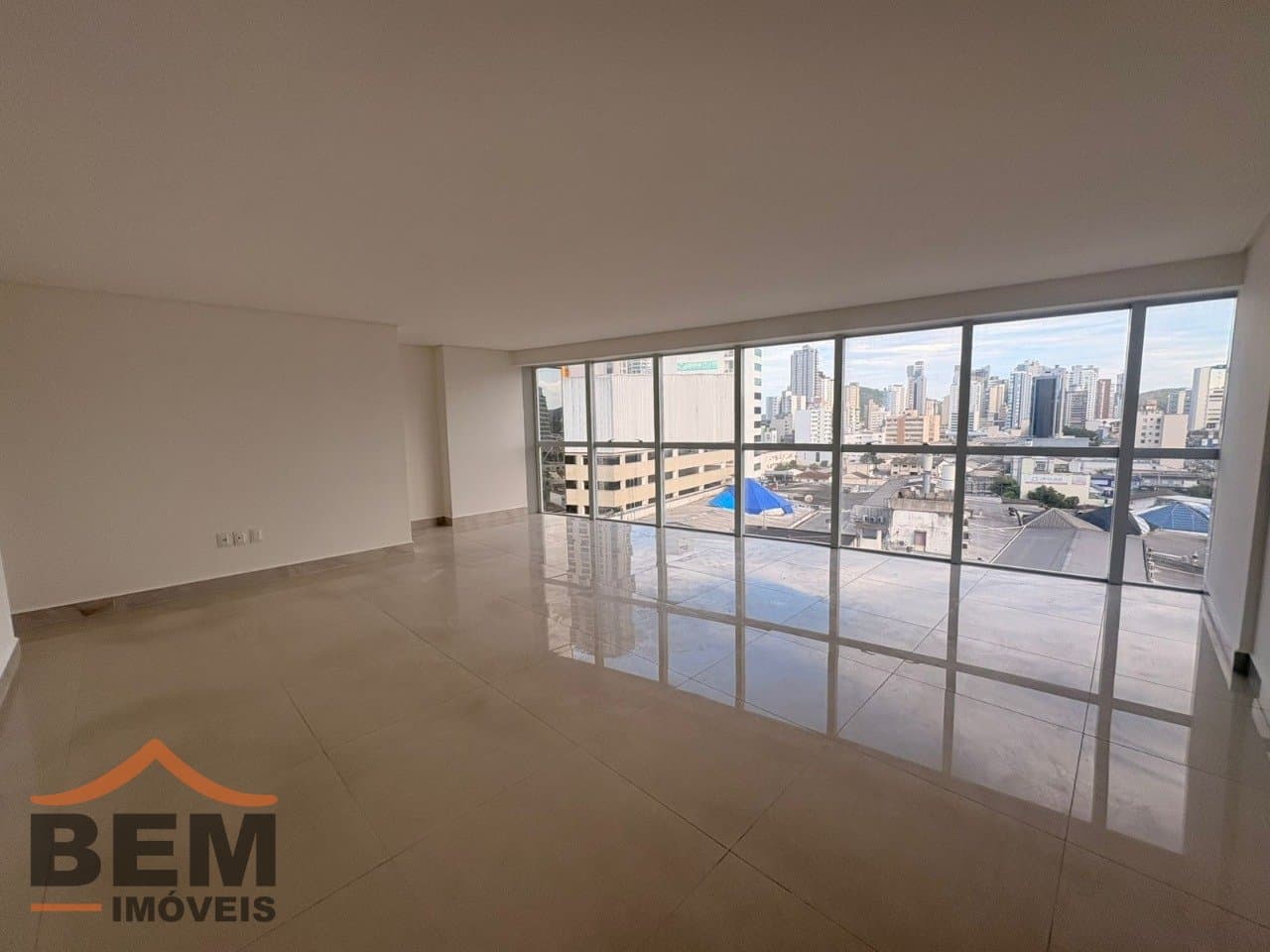 Sala Comercial para Locação com 46m² no bairro Centro, em Itajaí